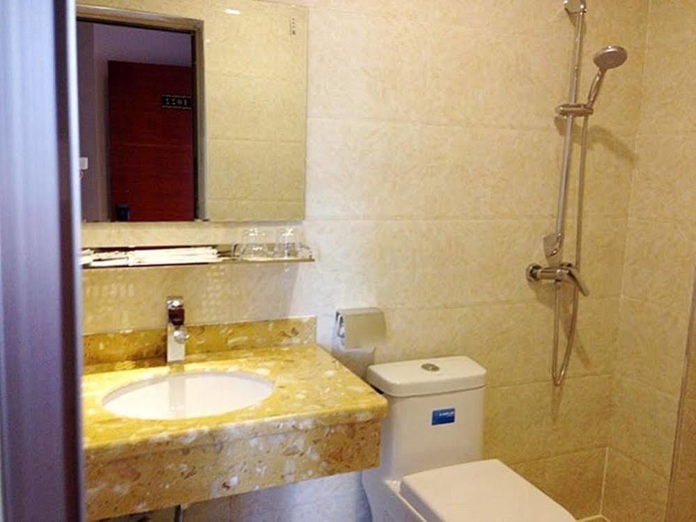 Longwang Business Hotel Liuzhou Εξωτερικό φωτογραφία