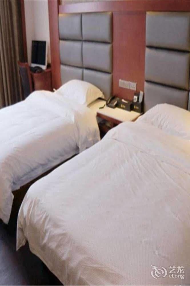 Longwang Business Hotel Liuzhou Εξωτερικό φωτογραφία