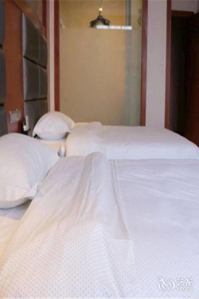 Longwang Business Hotel Liuzhou Εξωτερικό φωτογραφία