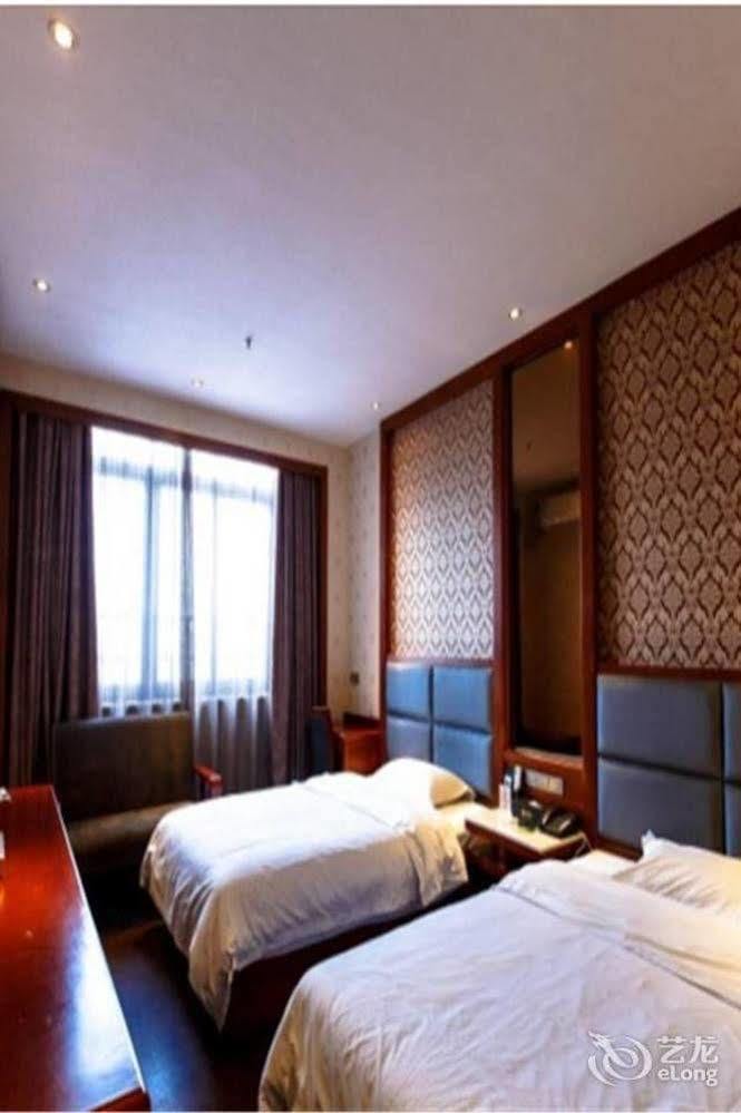 Longwang Business Hotel Liuzhou Εξωτερικό φωτογραφία